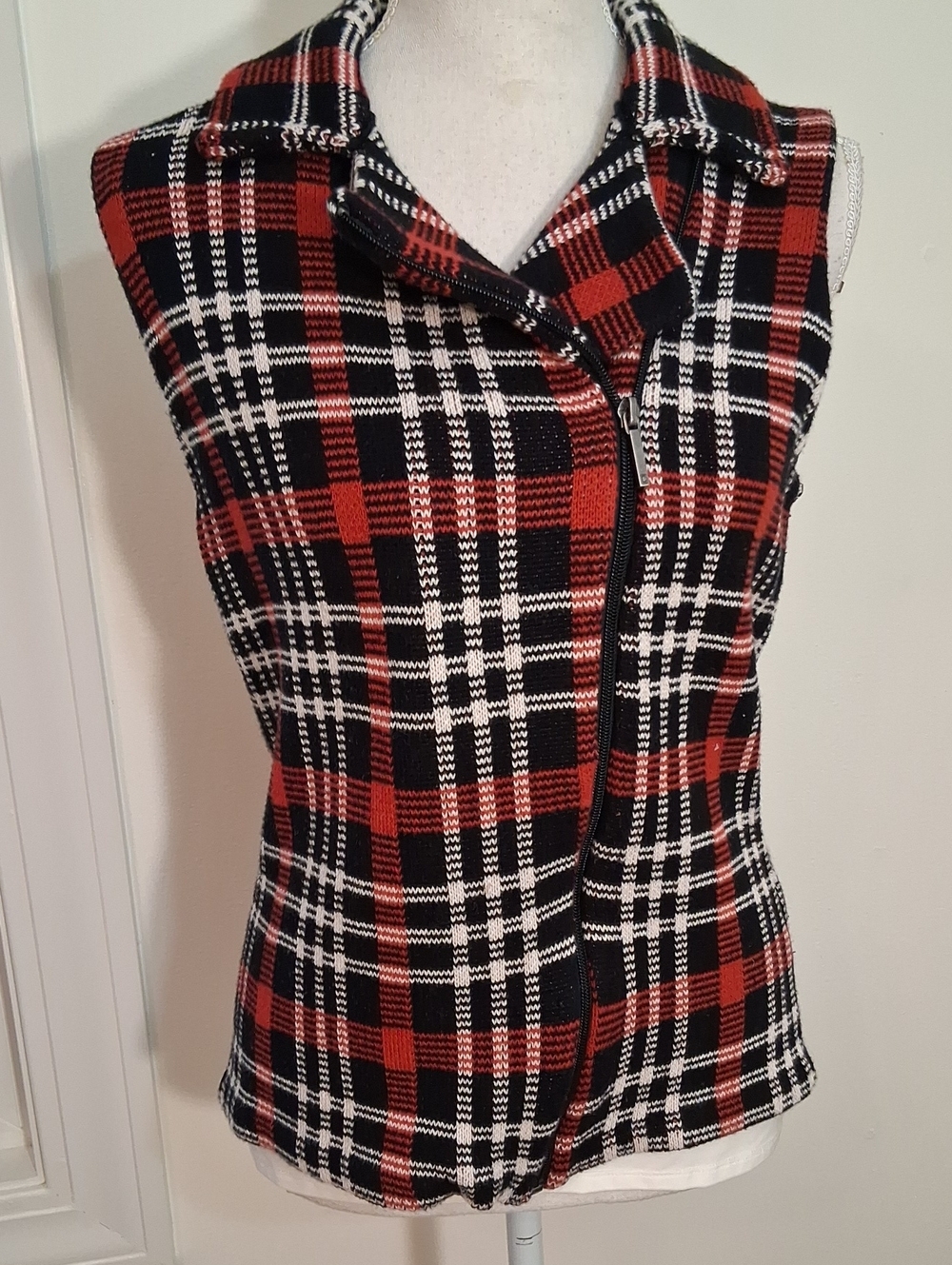 Chaps Red Black White Plaid Sleeveless Zip-Front Sweater Vest